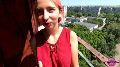 Sensuelli opiskelija imee tuntematonta Outbackissa - Cum hänen kasvoillaan