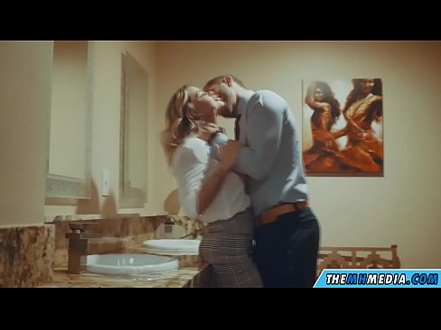 ❤️ Kun povekas blondi viettelee sinut julkisessa vessassa ❤❌ Laadukas seksi at us ❤